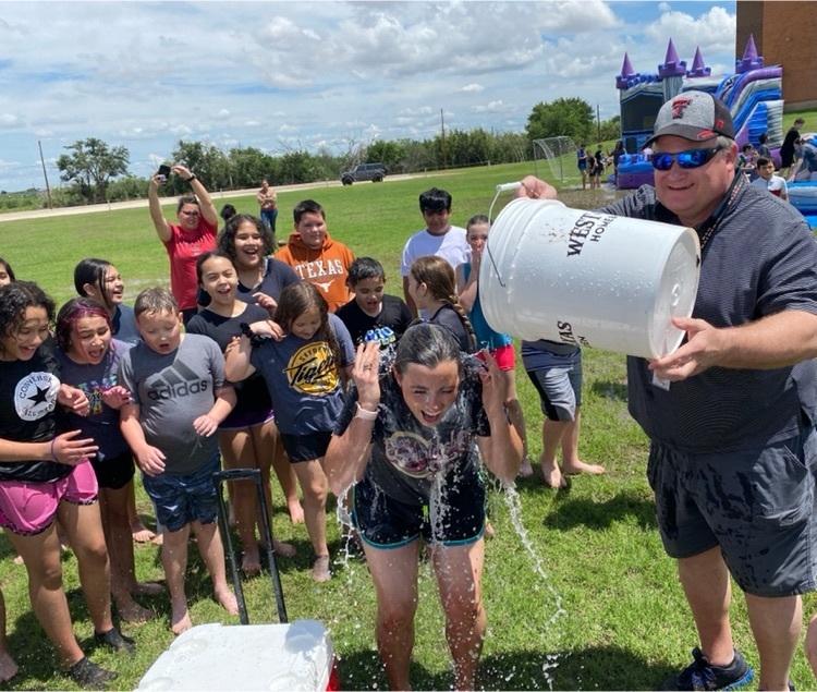 students pour ice water in Mrs Cade